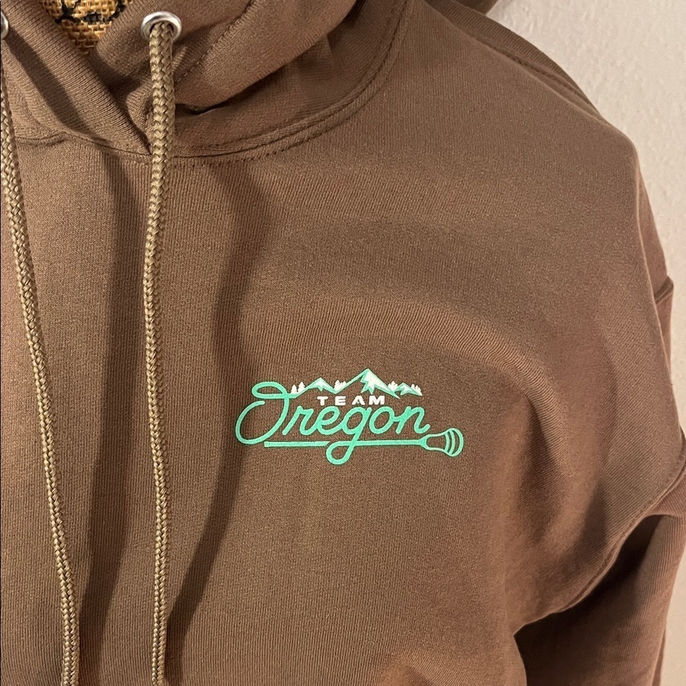 Men’s Size LARGE NWOT Brown Hoodie with Embroidered Logo: Team Oregon - Picture 3 of 10